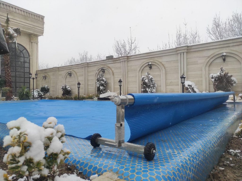 جلوگیری از ورود گرد و غبار به استخر با انتخاب روکش مناسب